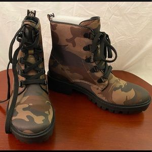 Kendall + Kylie Epic Bootie Olive Camo, Size 7